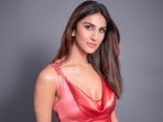 Vaani Kapoor in figure-hugging pink gown serves old-school glam for Chandigarh Kare Aashiqui promotions Vaani Kapoor in figure-hugging pink gown serves old-school glam for Chandigarh Kare Aashiqui promotions