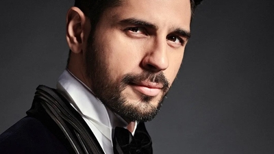 Sidharth Malhotra was styled by celebrity fashion stylists Mohit Rai and Shubhi Kumar. (Instagram/sidmalhotra)