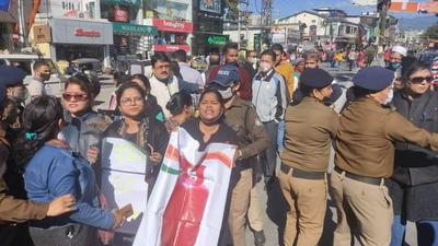 Congress members protesting against PM Modi in Dehradun on Saturday. (HT photo) Congress members protesting against PM Modi in Dehradun on Saturday. (HT photo)