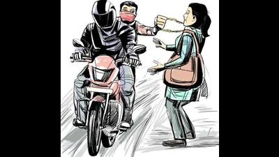 A female student in Chandigarh lost her bag containing ₹2,000 and important documents to bike-borne snatchers. (Representative image) A female student in Chandigarh lost her bag containing ₹2,000 and important documents to bike-borne snatchers. (Representative image)