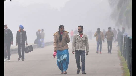 At 28.1°C, the maximum temperature in Chandigarh was also four notches above normal on Saturday. Just two days ago, it had plunged to 19°C after the arrival of a western disturbance in the region. (HT file)