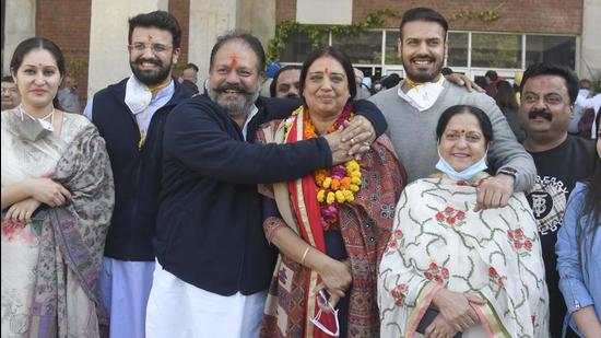 Congress leader Devinder Singh Babla with his wife Harpreet Kaur, who is in the fray from Ward No. 10, after filing her nomination papers for the Chandigarh MC election on Saturday. (HT Photo)