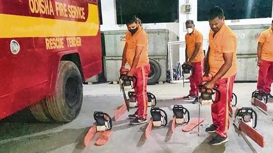 "It is likely to weaken gradually and move nearly northwards during the next 12 hours and then north-northeastwards along the coast of Odisha, reaching near Puri around December 5 noon as a deep depression. Subsequently, it is likely to weaken further and continue to move north-northeastwards along the coast of Odisha towards the coast of West Bengal," India Meteorological Department (IMD) said in a statement.(PTI)