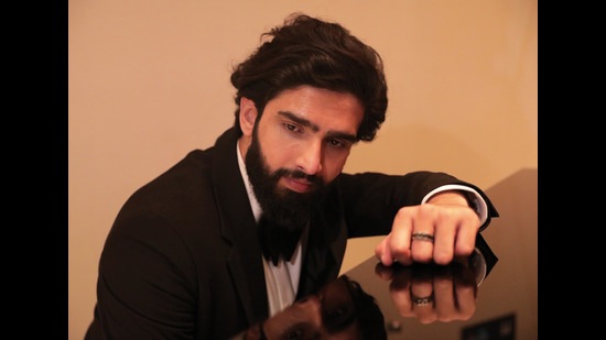 Amaal Mallik sports a beard and a grim look in his music video for the song Pyar Ek Tarfaa