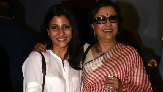 Aparna Sen with her daughter Konkona Sen Sharma.(Twitter)