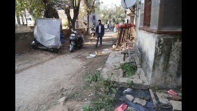 Garbage strewn all over, open manholes and broken footpaths greet residents of Ward number 29 in Chandigarh. (Sanjeev Sharma/HT) Garbage strewn all over, open manholes and broken footpaths greet residents of Ward number 29 in Chandigarh. (Sanjeev Sharma/HT)