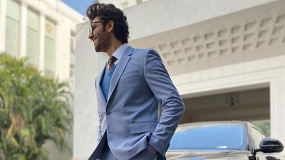 Kartik Aaryan has been stationed in the capital for a while now. He has been shooting for his movie Shehzada and was a guest at a summit on Saturday. Kartik Aaryan has been stationed in the capital for a while now. He has been shooting for his movie Shehzada and was a guest at a summit on Saturday.