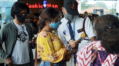 A visitor shows her vaccination certificate before entering a mall after the State Government tightened security and revises Covid-19 guidelines amid Omicron threat. (ANI) A visitor shows her vaccination certificate before entering a mall after the State Government tightened security and revises Covid-19 guidelines amid Omicron threat. (ANI)