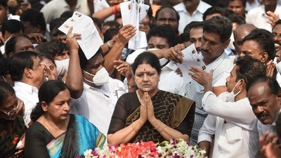 Expelled AIADMK leader VK Sasikala pays tribute to J Jayalalithaa on her fifth death anniversary, near Marina Beach, in Chennai (PTI Photo)