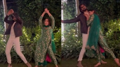 Ranveer Singh and Sara Ali Khan dance to Chaka Chak song. Ranveer Singh and Sara Ali Khan dance to Chaka Chak song. 