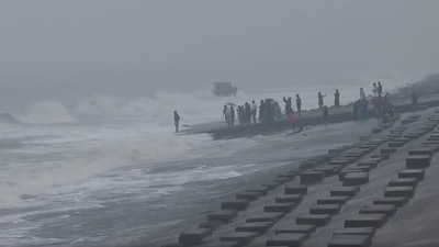 The sea at Digha has turned rough due to cyclonic circulation over the Bay of Bengal. (ANI) The sea at Digha has turned rough due to cyclonic circulation over the Bay of Bengal. (ANI)