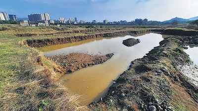Two 11 year old boys were found dead in a pit filled with rain water in Thane on Sunday afternoon. (HT) Two 11 year old boys were found dead in a pit filled with rain water in Thane on Sunday afternoon. (HT)