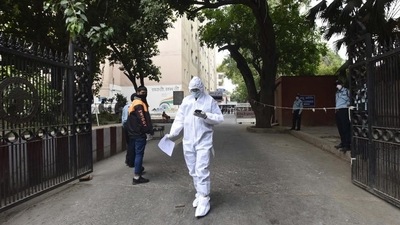 A man in PPE coverals leaves carrying a Covid-19 test report at RML hospital during lockdown in New Delhi, India. (Sonu Mehta/HT PHOTO) A man in PPE coverals leaves carrying a Covid-19 test report at RML hospital during lockdown in New Delhi, India. (Sonu Mehta/HT PHOTO)