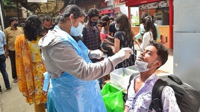 A health worker conducts &nbsp;Covid-19 testing of commuters amid fear of spread of a new variant of COVID-19, in Bengaluru.&nbsp; (PTI. )