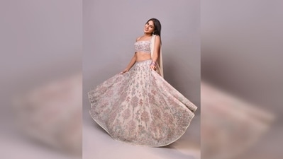 Sara Ali Khan swirled in her beautiful lehenga set as she smiled and posed for the camera. (Instagram/@saraalikhan95) Sara Ali Khan swirled in her beautiful lehenga set as she smiled and posed for the camera. (Instagram/@saraalikhan95)