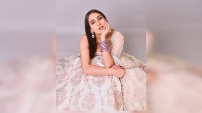 For accessories, Sara Ali Khan filled her left wrist with purple bangles and wore jhumkas. (Instagram/@saraalikhan95) For accessories, Sara Ali Khan filled her left wrist with purple bangles and wore jhumkas. (Instagram/@saraalikhan95)