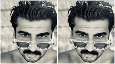 "Hello from the selfie king," wrote Arjun Kapoor and added a crown emoticon. (Instagram/@arjunkapoor)