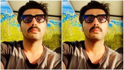 In a black tee shirt, Arjun posed with his dapper look. (Instagram/@arjunkapoor)