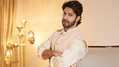Varun Dhawan pairs regal kurta-dhoti with sneaker mojari, serves striking shaadi season look: Fans react Varun Dhawan pairs regal kurta-dhoti with sneaker mojari, serves striking shaadi season look: Fans react