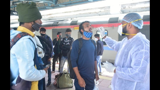 In the wake of Omicron scare, BMC health worker collects a swab sample of a passenger for COVID-19 test, at Dadar Station in Mumbai, India, on Sunday (Anshuman Poyrekar) In the wake of Omicron scare, BMC health worker collects a swab sample of a passenger for COVID-19 test, at Dadar Station in Mumbai, India, on Sunday (Anshuman Poyrekar)