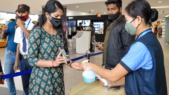 In the wake of the Omicron scare, the Karnataka government has made vaccination mandatory for visiting malls.&nbsp;(PTI)