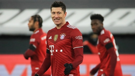 Robert Lewandowski Scores Disputed Winner For Bayern Munich Over ...