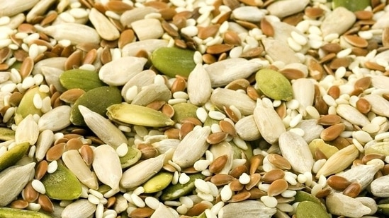 Nuts and seeds: Nuts have loads of fibre and protein which not only help you feel full but provide sustained energy through the day. They are best for fighting fatigue and hunger. Have a handful of nuts like almonds, cashews, walnuts etc to keep your energy levels high.(Pixabay)