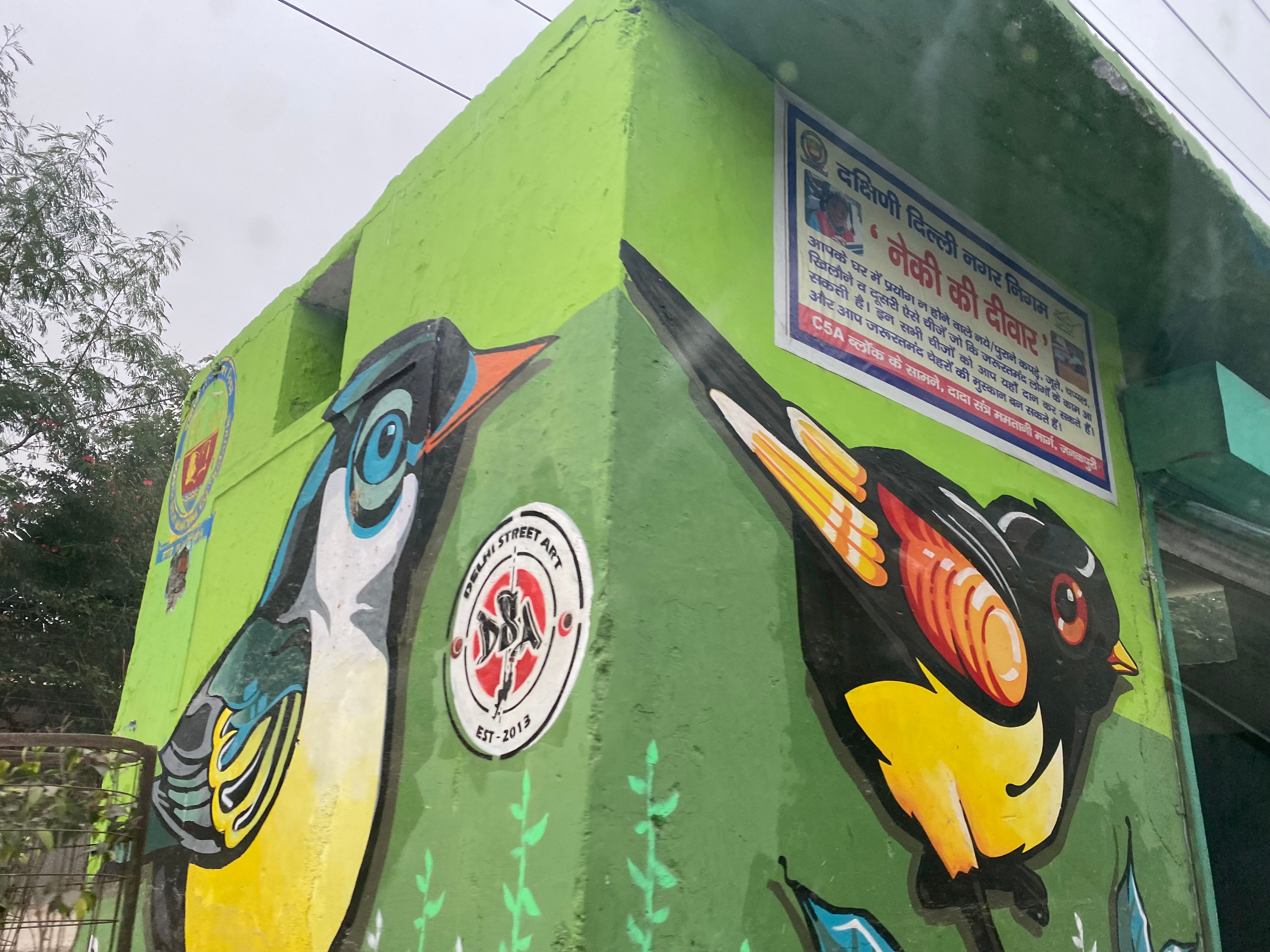 Vibrant murals have been painted at some of these walls, so that the donors as well as the collectors can easily identify them.