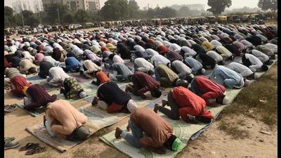 Some rightwing outfits have been protesting against offering of namaz in the open since September. (HT archive) Some rightwing outfits have been protesting against offering of namaz in the open since September. (HT archive)