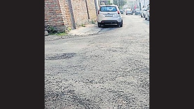 Ludhiana officials had earlier landed in a soup over spending ₹212 crore on road repair and maintenance work from 2015 to 2020, as mentioned in a reply to a RTI application filed by a city-based activist. (HT Photo) Ludhiana officials had earlier landed in a soup over spending ₹212 crore on road repair and maintenance work from 2015 to 2020, as mentioned in a reply to a RTI application filed by a city-based activist. (HT Photo)