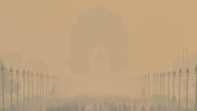 Tens of crore are being spent on ineffective boondoggles such as smog towers in Delhi. (Sanchit Khanna/HT file photo)