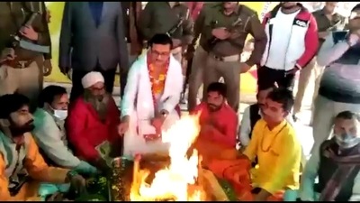 Wasim Rizvi converted to Hinduism on Monday. Wasim Rizvi converted to Hinduism on Monday.