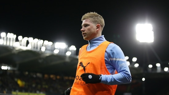 Soccer Football - Premier League - Watford v Manchester City - Vicarage Road, Watford, Britain - December 4, 2021 Manchester City's Kevin De Bruyne warms up as a substitute REUTERS/David Klein EDITORIAL USE ONLY. No use with unauthorized audio, video, data, fixture lists, club/league logos or 'live' services. Online in-match use limited to 75 images, no video emulation. No use in betting, games or single club /league/player publications. Please contact your account representative for further details.(REUTERS)