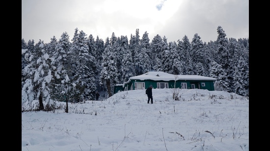 A view of the snow covered ski-resort of Gulmarg after fresh snowfall, on Monday. (Waseem Andrabi/HT)