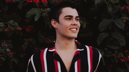 The classic striped shirt never goes out of fashion and makes for a fashionable wear. (Pexels)