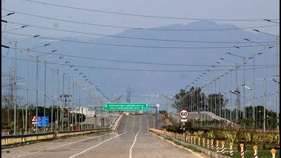 UT adviser Dharam Pal said they will discuss the report with other stakeholders, including Punjab and Haryana, if the land required for shorter route to airport falls under their jurisdictions. (HT file photo) UT adviser Dharam Pal said they will discuss the report with other stakeholders, including Punjab and Haryana, if the land required for shorter route to airport falls under their jurisdictions. (HT file photo)