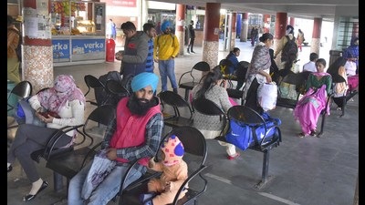 Around 150 public-run buses, including roadways and PRTC, were stabled at the city bus stand due to the strike, leaving the public with no option but to flag down private buses. (Gurpreet Singh.HT) Around 150 public-run buses, including roadways and PRTC, were stabled at the city bus stand due to the strike, leaving the public with no option but to flag down private buses. (Gurpreet Singh.HT)