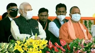 PM Narendra Modi shares stage share with Uttar Pradesh CM Yogi Adityanath at an event in Gorakhpur. (HT Photo) PM Narendra Modi shares stage share with Uttar Pradesh CM Yogi Adityanath at an event in Gorakhpur. (HT Photo)