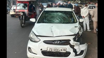 The incident had taken place on December 6 while the victim was crossing the road. Bystanders say the accused was driving at high speed and lost control of the vehicle after hitting the man. (Representative Image/HT File) The incident had taken place on December 6 while the victim was crossing the road. Bystanders say the accused was driving at high speed and lost control of the vehicle after hitting the man. (Representative Image/HT File)