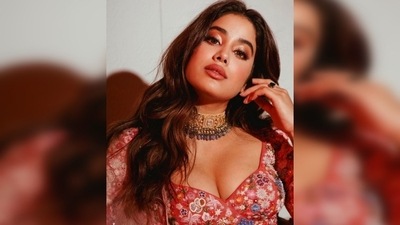 Janhvi Kapoor picked a choker and an emerald ring from Tyaani Fine Jewellery by Karan Johar. (Instagram/@janhvikapoor) Janhvi Kapoor picked a choker and an emerald ring from Tyaani Fine Jewellery by Karan Johar. (Instagram/@janhvikapoor)