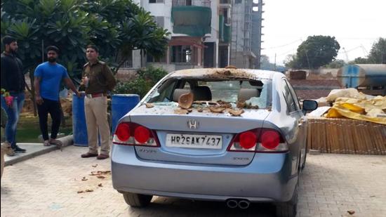 The car’s window had been smashed and two bags containing cash, jewellery and documents were missing, said the Chandigarh resident. (HT/Representative image)