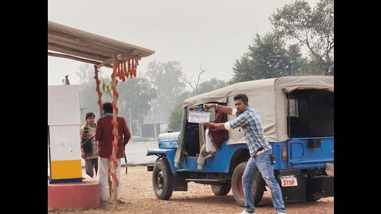 Vicky Kaushal on the sets of Gangs Of Wasseypur (2012)