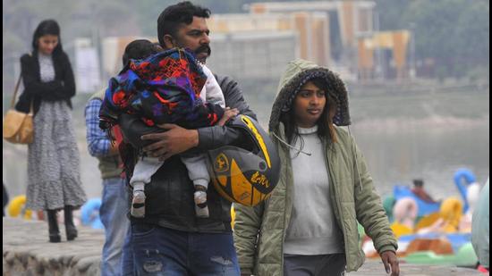 Snowfall in the surrounding hilly areas has led to a dip in temperature in Chandigarh as well. (HT Photo)