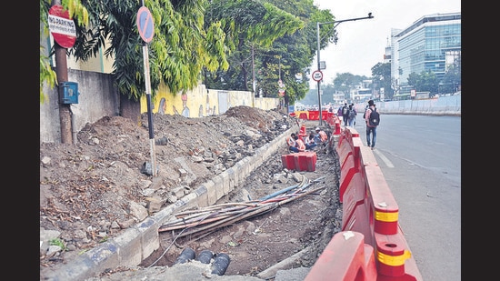 Ongoing construction work near SPPU gate on Ganeshkhind road. (HT PHOTO)