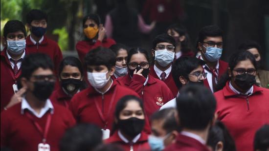 School administrators claim attendance has gone down and students are demonstrating lesser engagement in the virtual sessions as frequent interruptions due to air pollution continue. (Sanchit Khanna/HT PHOTO)