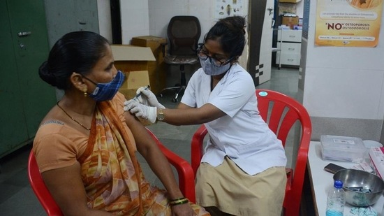 The Madhya Pradesh government has set a deadline to administer Covid-19 vaccine shots to all the eligible adults by December-end.(Representative Photo/HT)