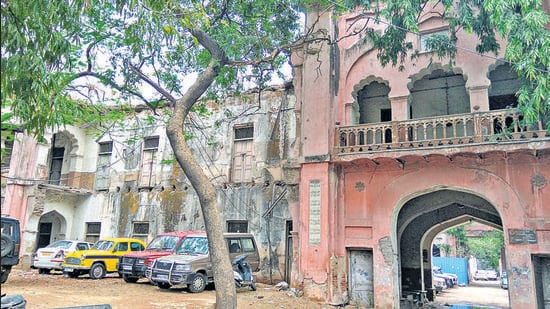A senior official of the Greater Hyderabad Municipal Corporation (GHMC) familiar with the development said Nampally Sarai, which was completely in a dilapidated condition, would be demolished. (HT)