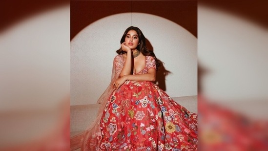 Janhvi Kapoor's outfit comprised of a blouse that featured a plunging neckline and floral embroidery, a heavy work skirt and a see-through dupatta.(Instagram/@janhvikapoor)
