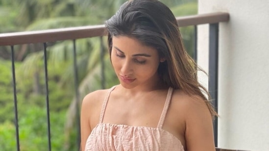 Mouni Roy's no-makeup look with backless pink dress gets compliments from fans: All pics inside