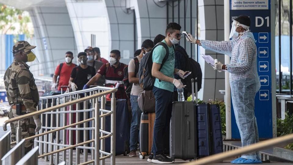 India revised its travel guidelines starting December 1 in which those arriving from at risk countries have to mandatorily undergo a seven-day quarantine. (HT Photo) India revised its travel guidelines starting December 1 in which those arriving from at risk countries have to mandatorily undergo a seven-day quarantine. (HT Photo)
